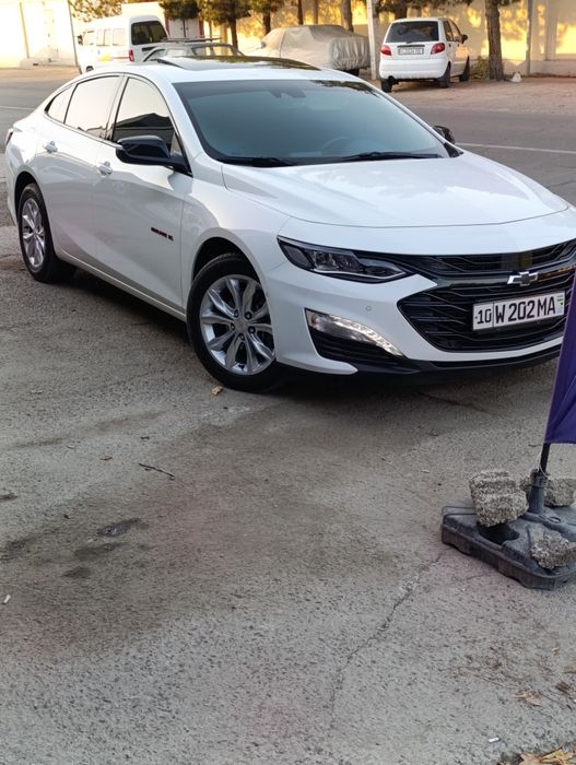 Chevrolet Malibu XL.