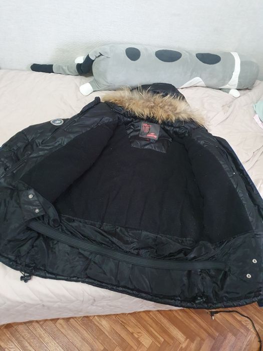 Продам куртку на мальчиков рост 152