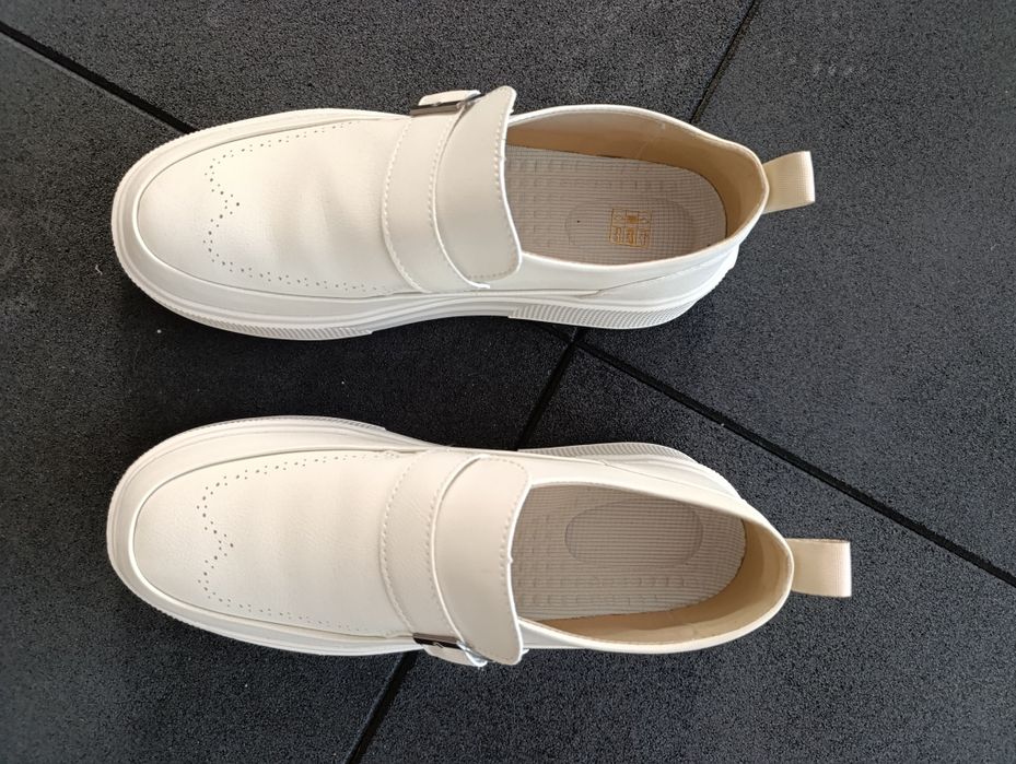 Мъжки бели обувки, пролет -лято - есен.