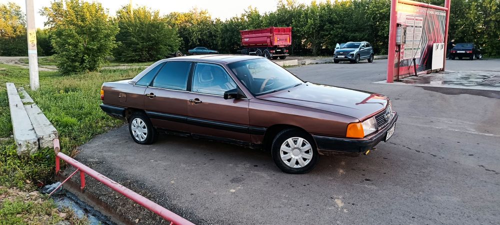 Продам машину Ауди 100 с3