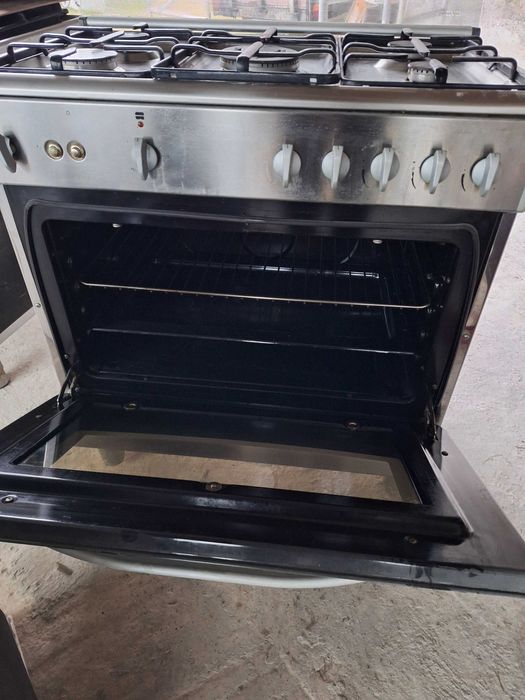 Микровълнова и фурна,електическа фурна с котлони на газ