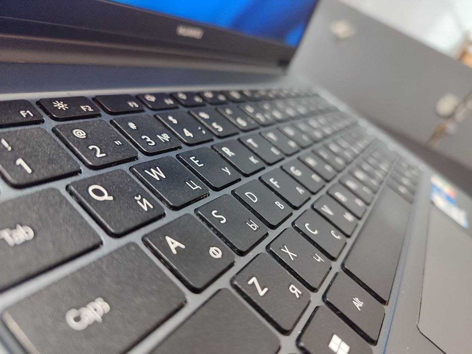 Ноутбук офисный Huawei Intel Core i5-1240P