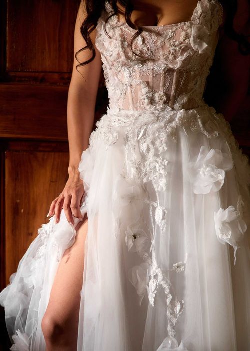 Rochie de miriasa by Ioana Călin cu trena detasabila si voal lung, corset si crăpătura pe picior