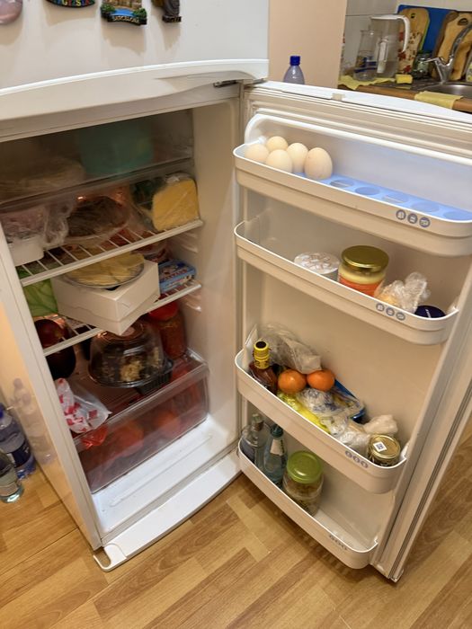 Холодильник LG в хорошем состоянии