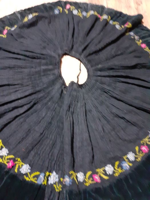 Пола  пищимал  за  народна носия