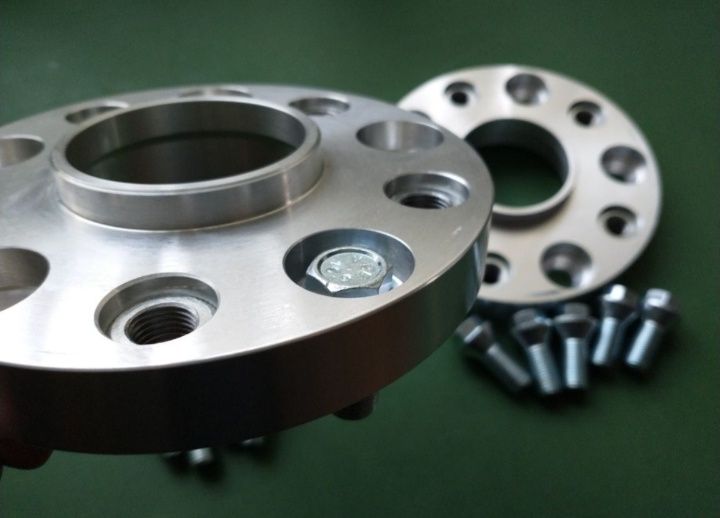 Flanse Distanție Audi 30 mm cu prindere dubla și prezoanele incluse