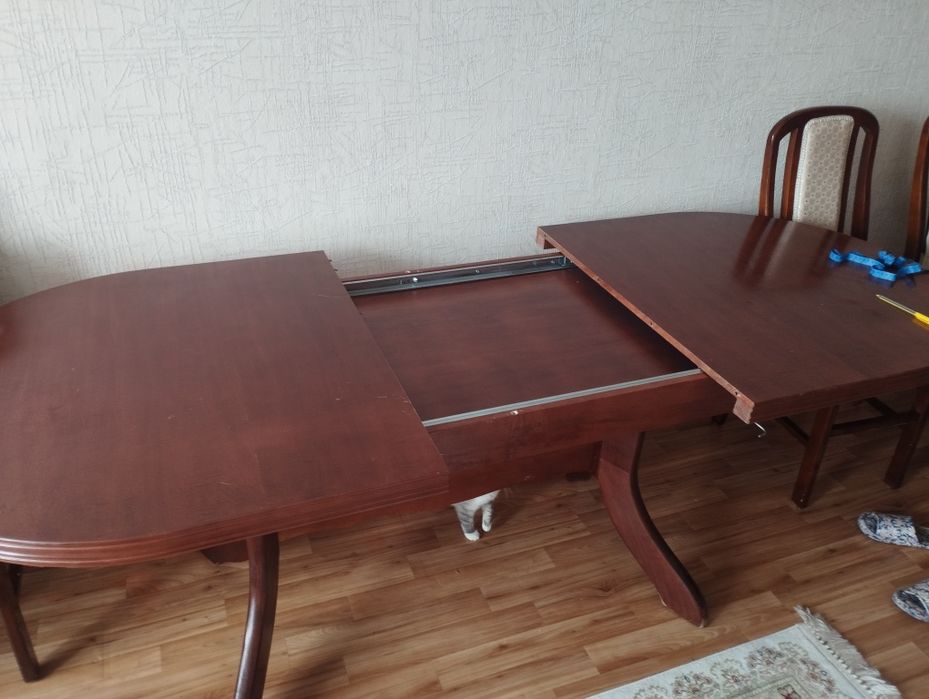 Стол гостевой столовый