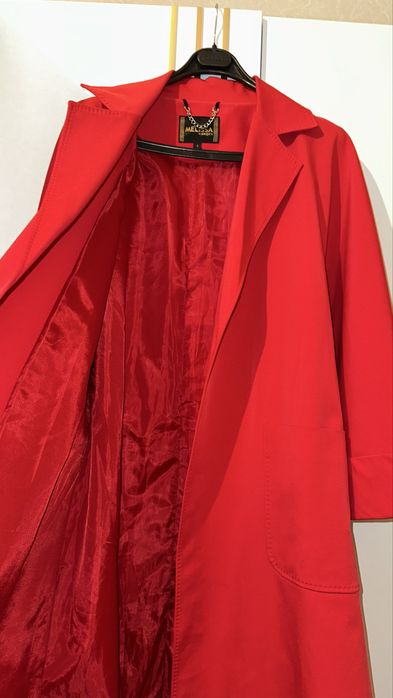 Тренч-плащь цвет красный