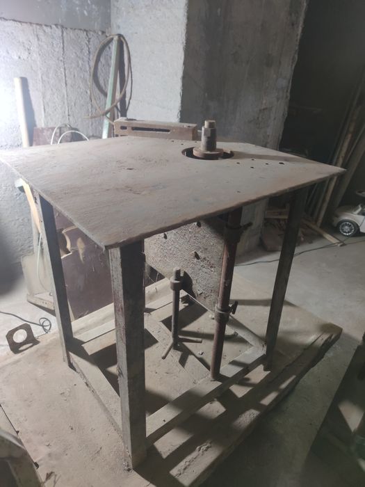 Станоклар сотилади 4 та унверсал, фрезир, лўбзик, трноқ очишга фрезир