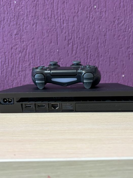 Ps4 slim в отлично състояние
