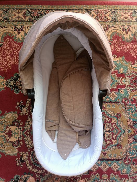 Vând Cărucior 3 in 1, pliabil, in stare foarte bună