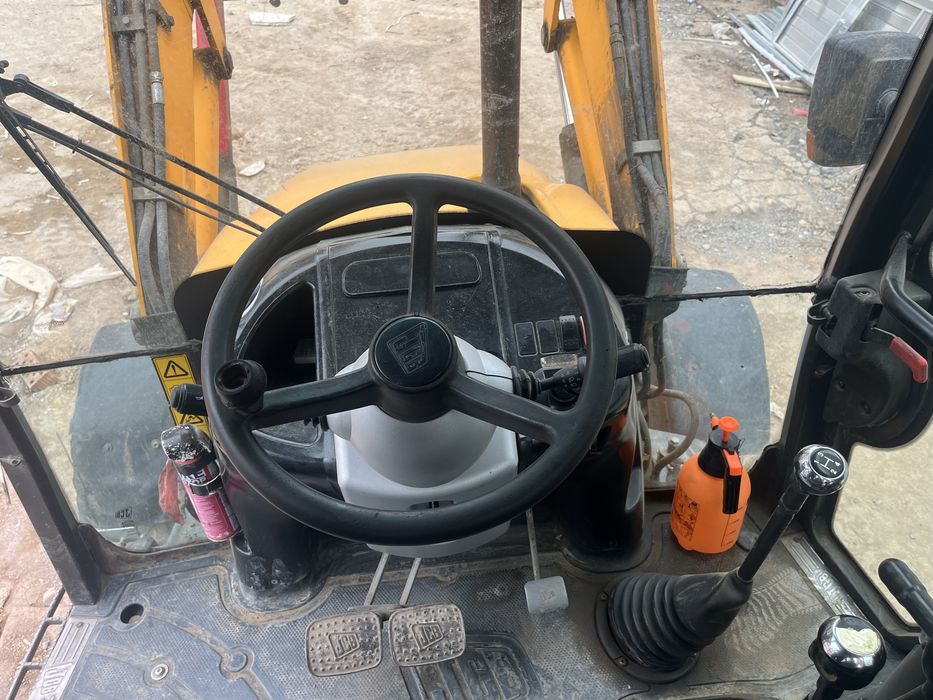 Эксковатор погрузчик Jcb 3x продам трактор