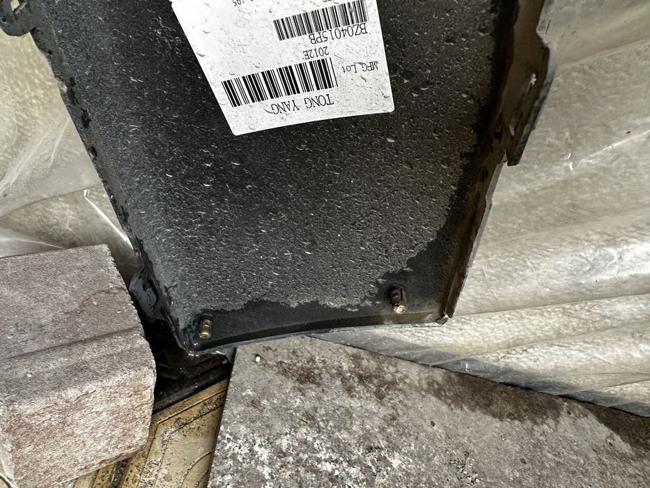 Накладка на задний бампер w124