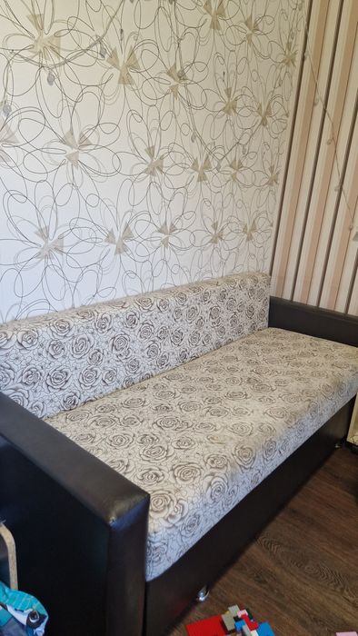 Продам тахту в хорошем состоянии