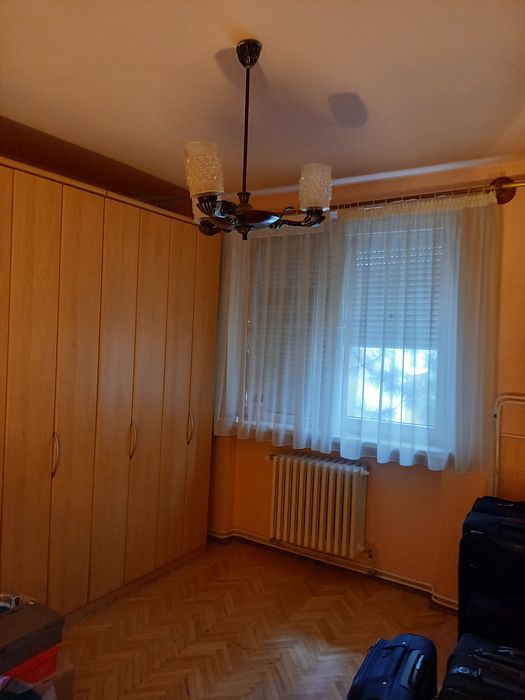 Apartament 3  camere de  vanzare