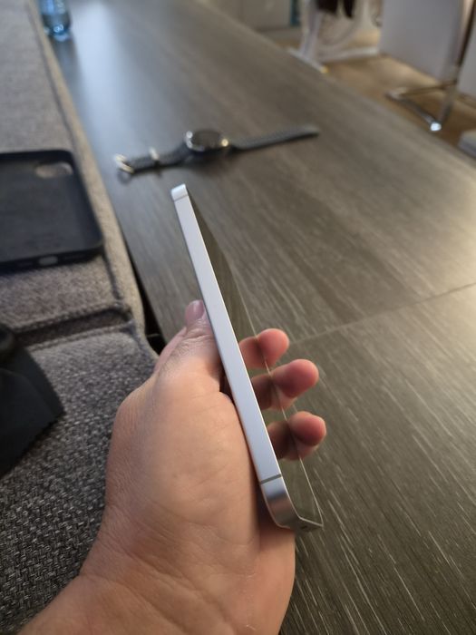 Samsung S24 FE (inca 1 an garantie)