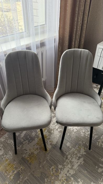 Маникюрный стол со стульями