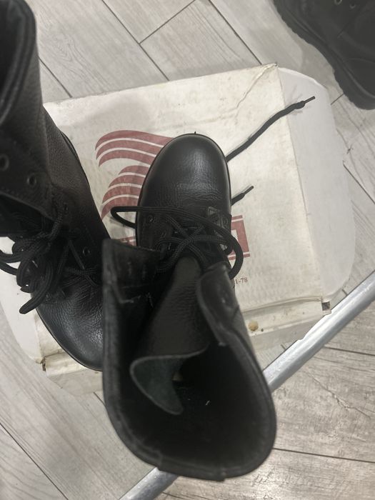 Продам берцы новые 2 пары 39 размер