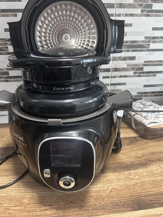 Multicooker Tefal cu accesoriu extra crisp