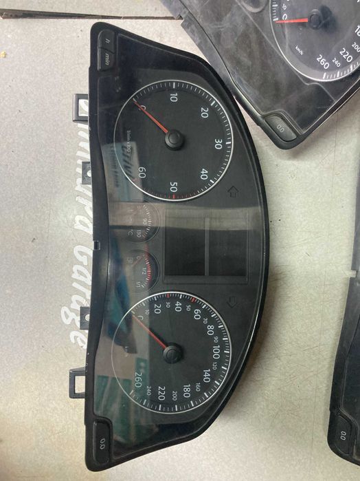 Табло с уреди километраж скоростомер голф 5 дизел халф фис