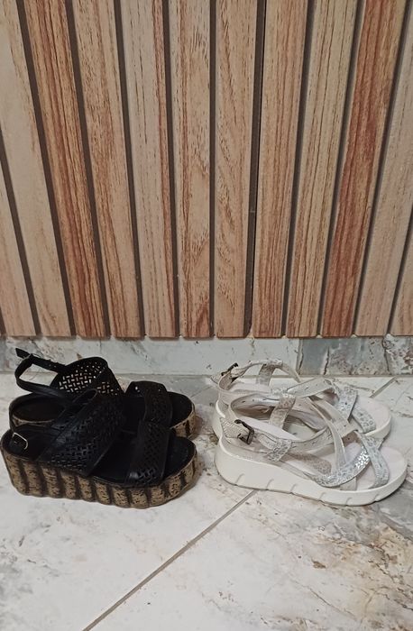 Два чифта сандали естествена кожа номер 36