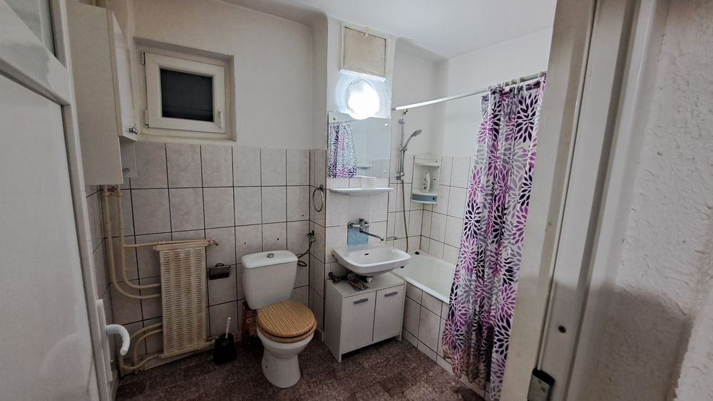 Apartament  3 camere decomandat foarte spațios 2 grupuri sanitare