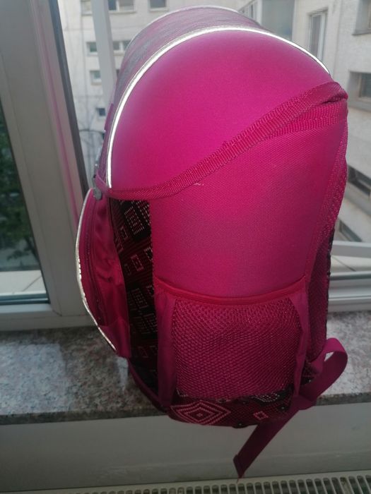 Vând ghiozdan lamonza pt clasele I-IV preț 50 lei