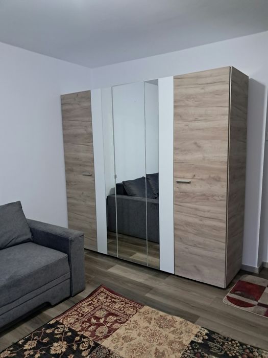 Inchiriez garsonieră recent renovat total