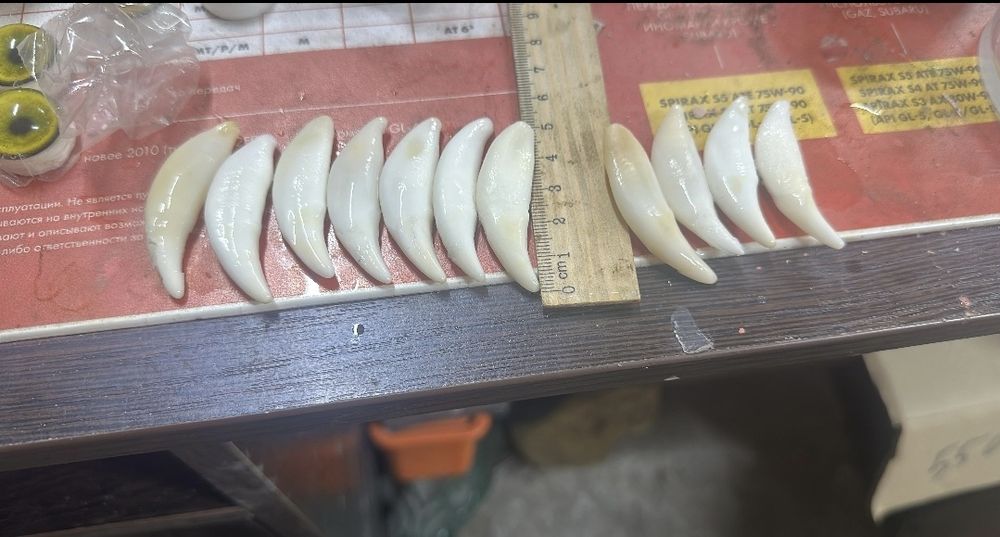 Продам декоративные клыки