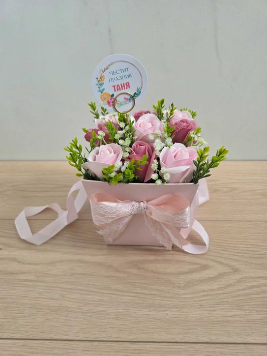 Луксозна кутия със сапунени рози