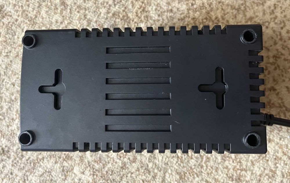 Stabilizator de tensiune Mustek PM 1000 AVR