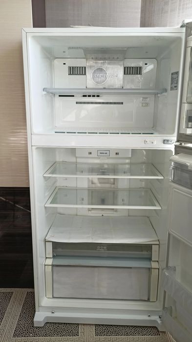 Холодильник большой продам
