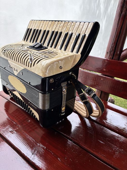 Acordeon italian Sonola Guerrini cu 72 de basi