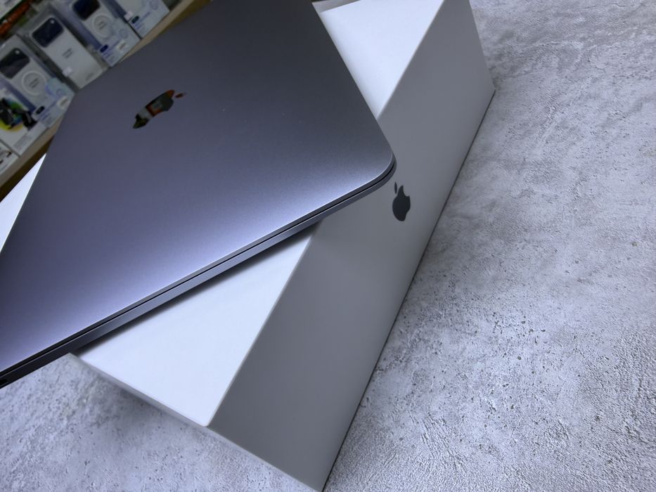 Macbook Air 13 chip m1 память:8/256Гб