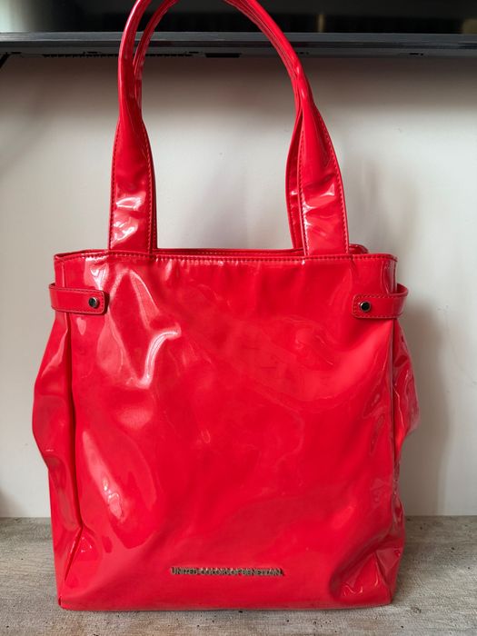 Чанта лак в коралов цвят Benetton