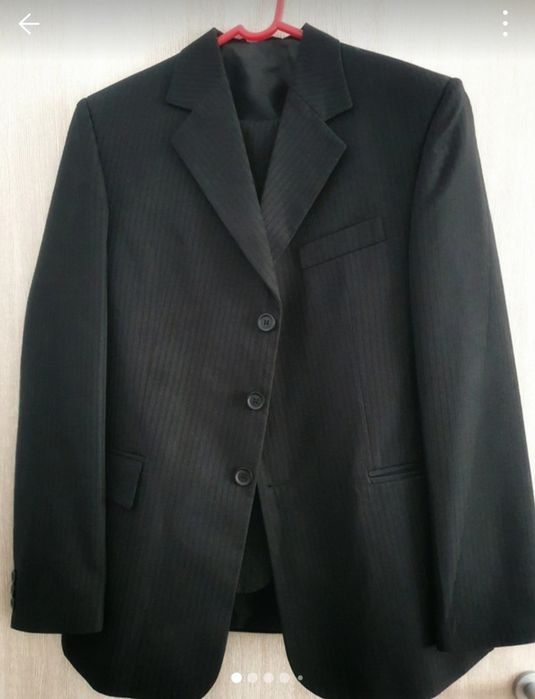 Vând costum negru bărbătesc
