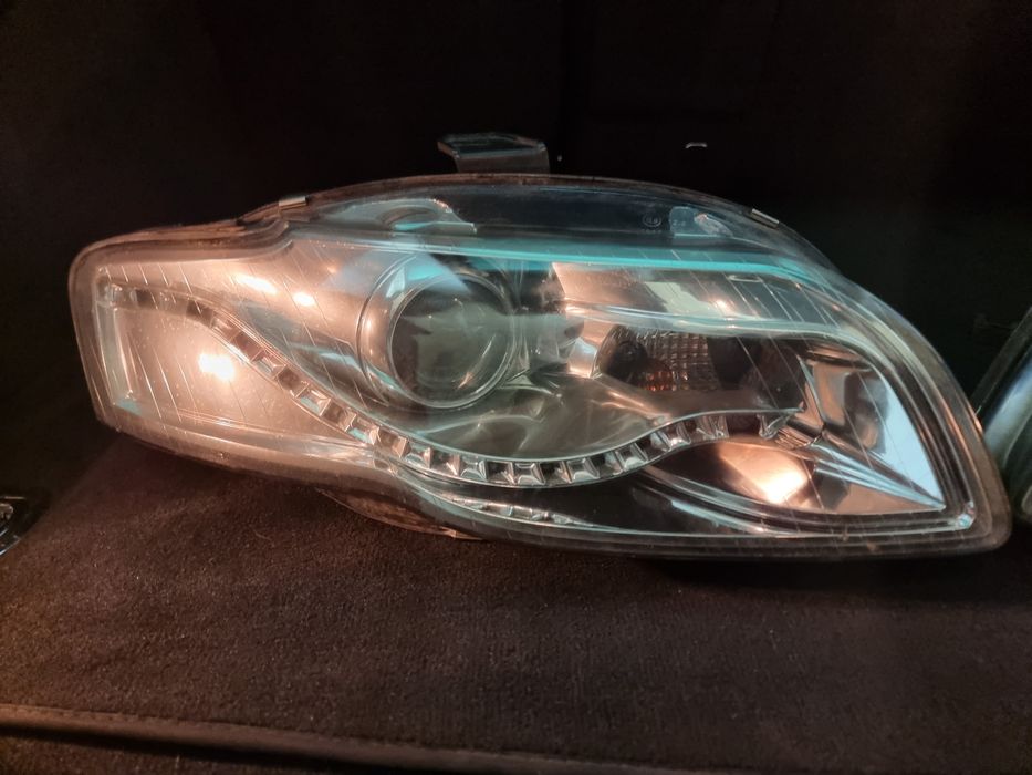 Faruri Audi A4 B7 lupă si led