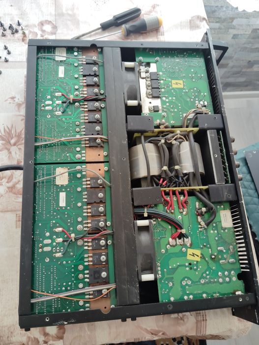 Amplificator audio profesional lab gruppen fp 2400 cu patru canale