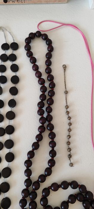 Бижута от различни материали