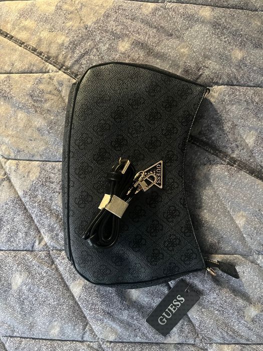 Продавам чанта Guess