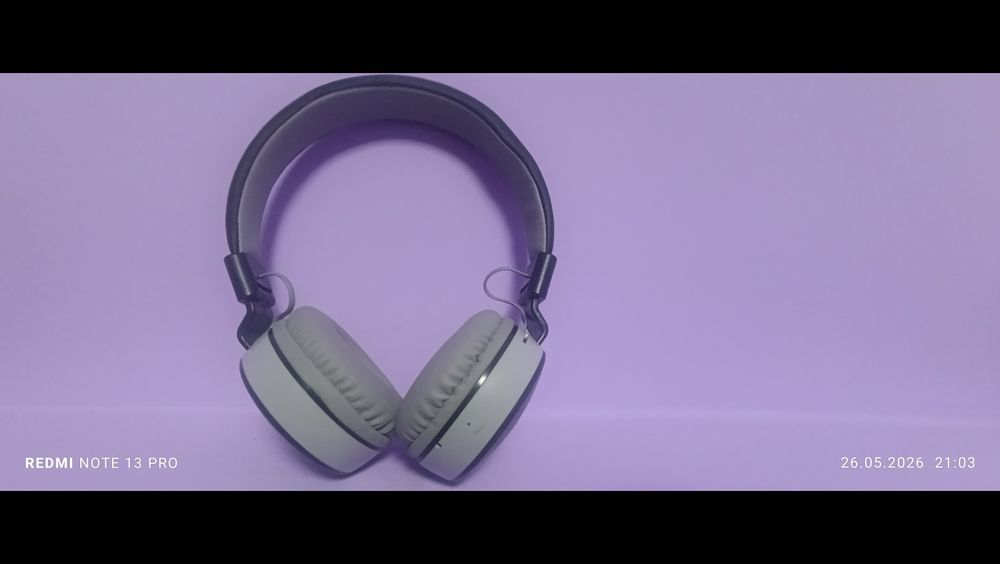 Naushnik JBL 
2025 yil olganman 1yil bolib qoldi 
Ishlashi alo simi bo