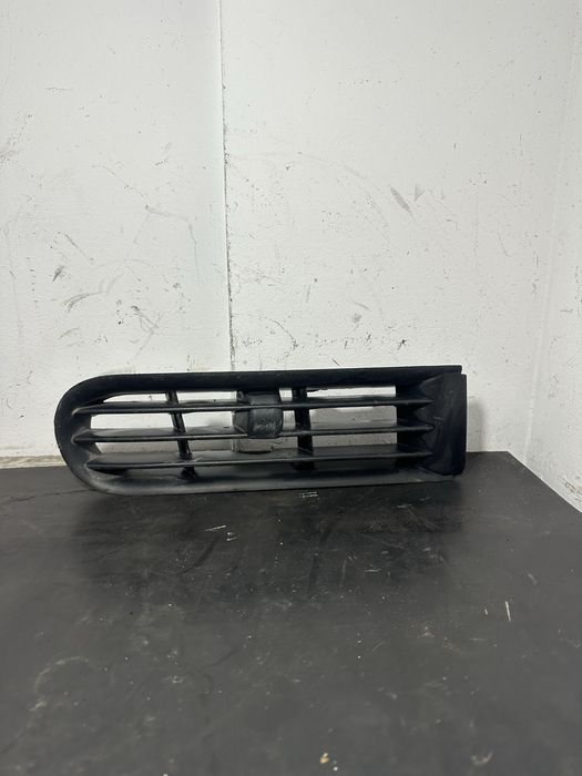 Grila dreapta fata Bara fata dreapta Audi A3 8L 8L0807490