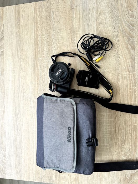 Nikon D3200 si oblietiv Nikon 18-105 DX VR