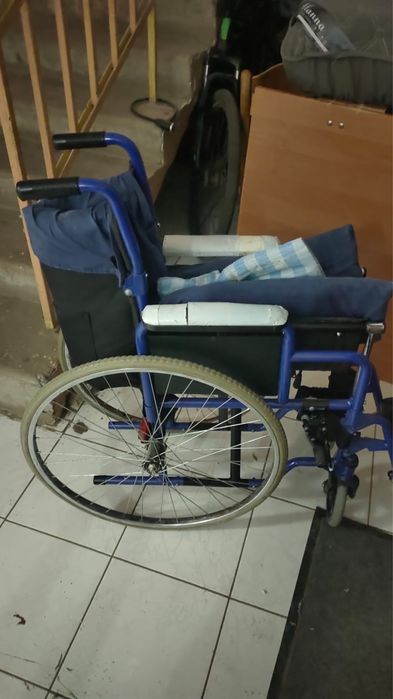Отдадим инвалидную коляску, кровать, матрас даром