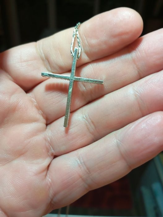 златен кръс с брилянти