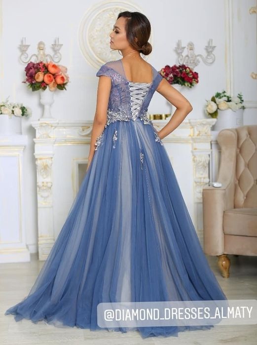 Продам вечерние платья