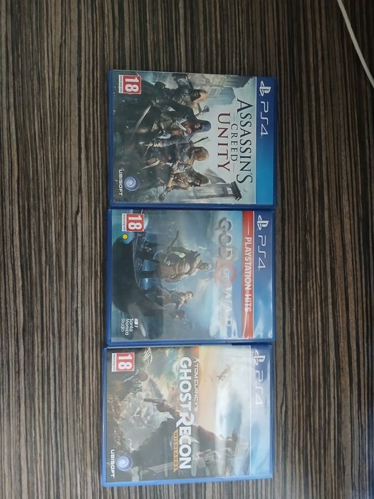 PlayStation 4 Slim + Един Джойстик + 3 Игри