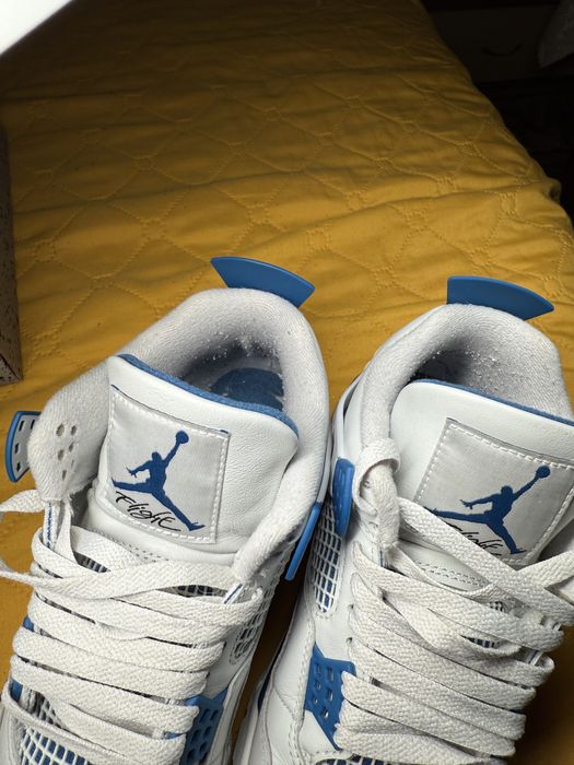 Jordan 4 Retro “Military Blue” (2024)