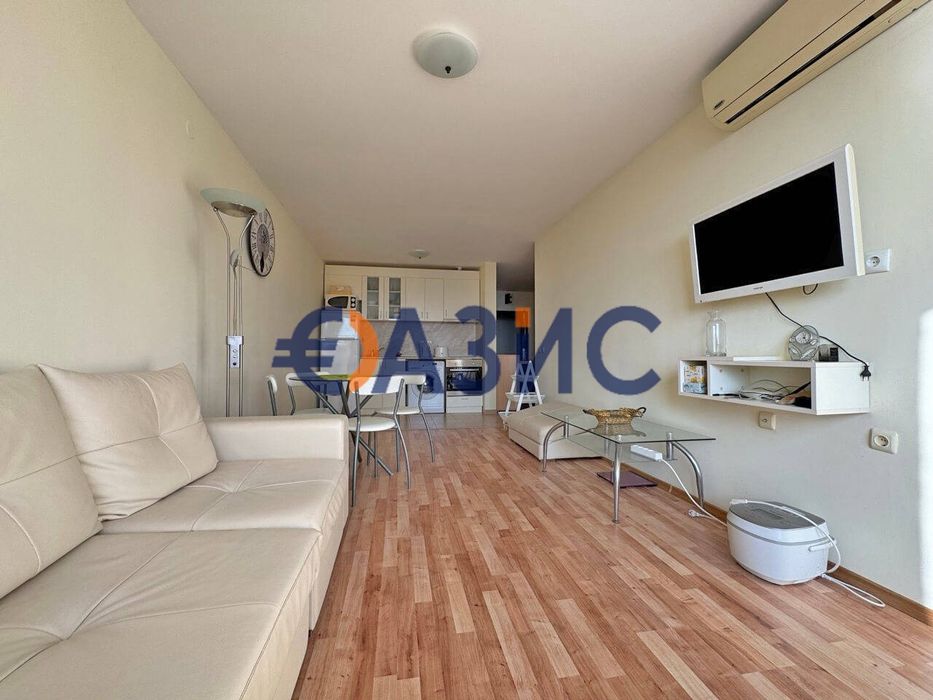 Продава се Тристаен апартамент в Свети Влас - 77 кв.м за 961 €/кв.м - Снимка #1