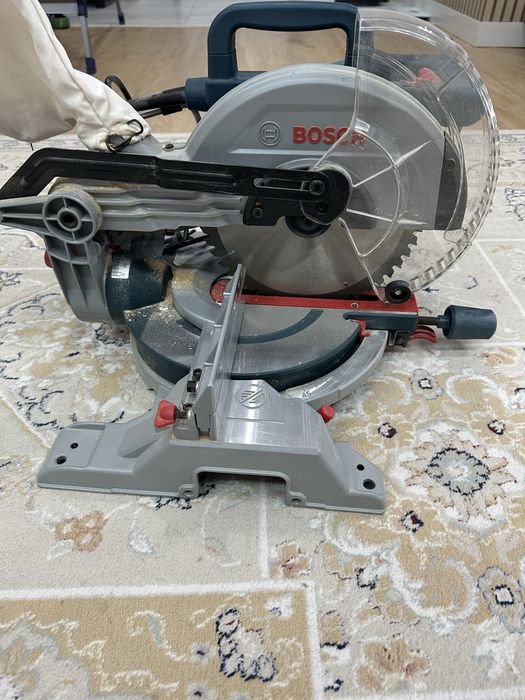 Bosch Professional GCM 216 торцовочная пила
